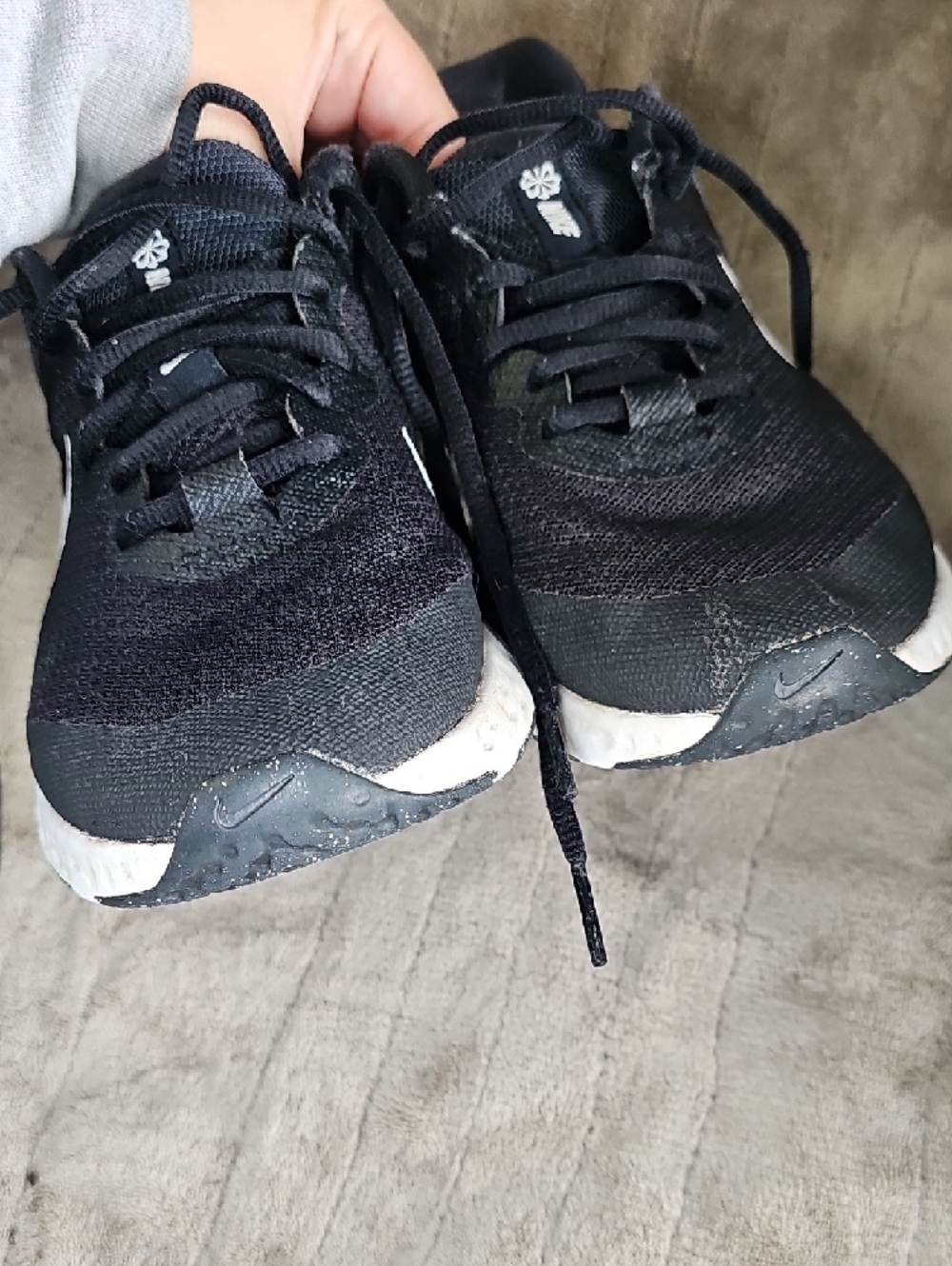 Nike Black and White Running Shoes Size 4Y Youth Kids F19 - Picture 4 of 12